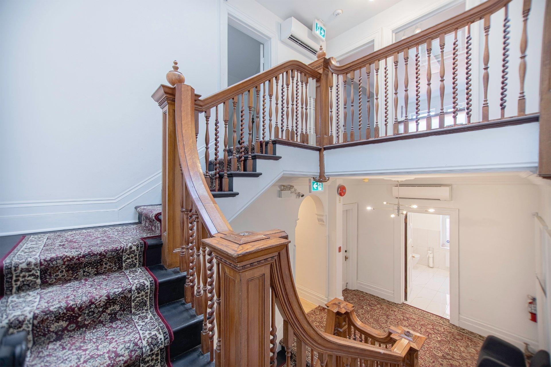 









3500


Av. Laval

,
Montréal (Le Plateau-Mont-Royal),




QC
H2X3C8

