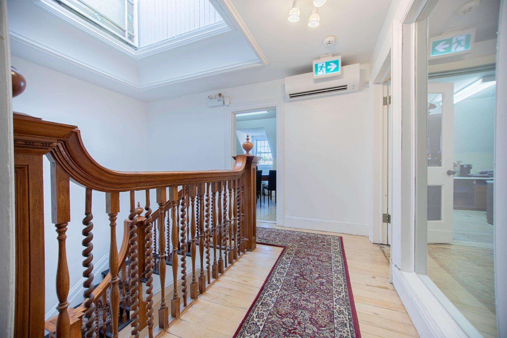 









3500


Av. Laval

,
Montréal (Le Plateau-Mont-Royal),




QC
H2X3C8

