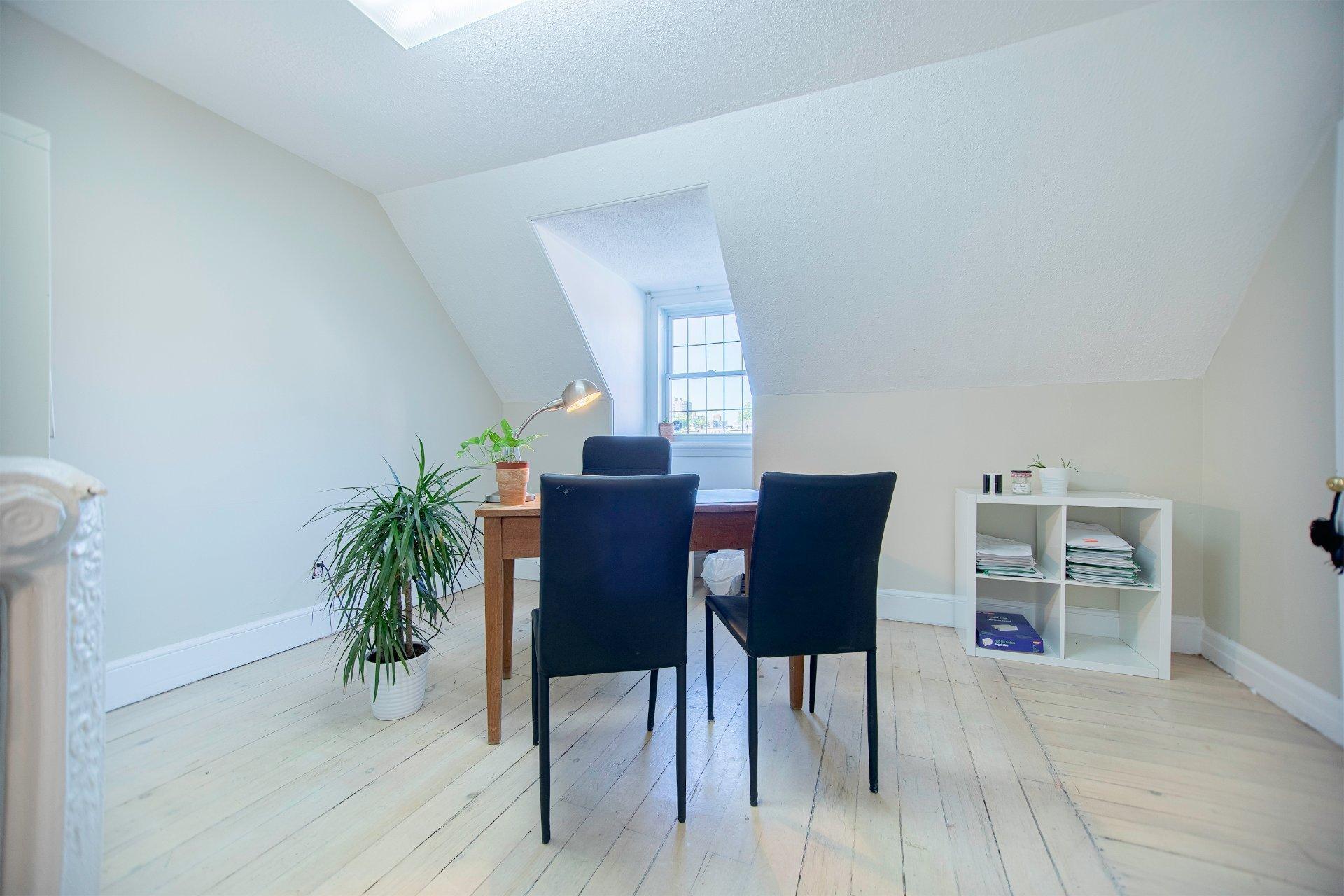









3500


Av. Laval

,
Montréal (Le Plateau-Mont-Royal),




QC
H2X3C8

