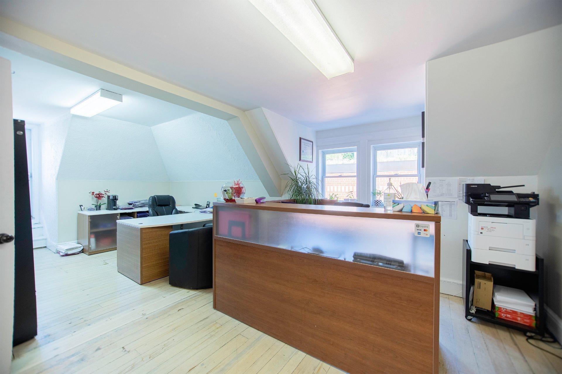 









3500


Av. Laval

,
Montréal (Le Plateau-Mont-Royal),




QC
H2X3C8

