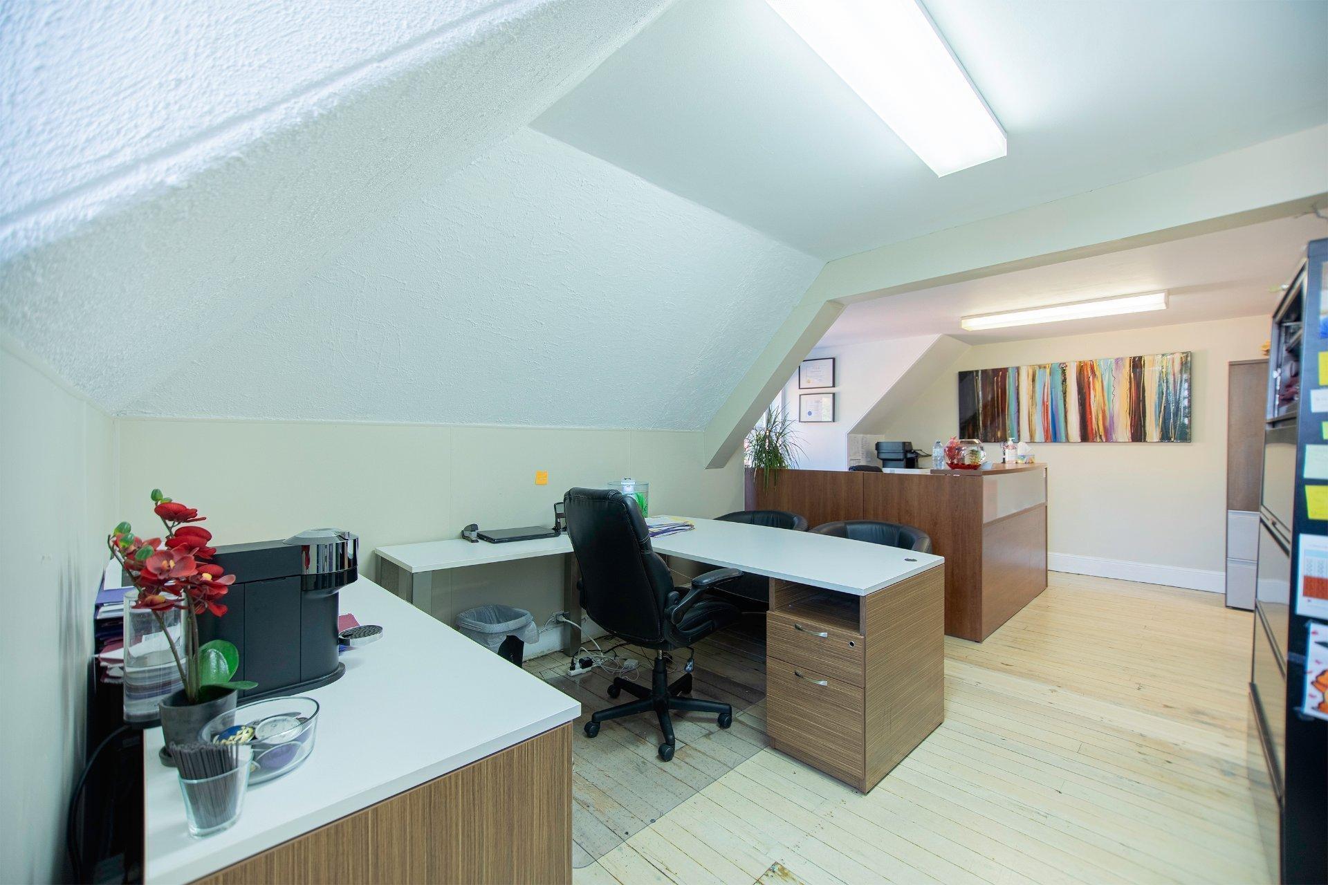 









3500


Av. Laval

,
Montréal (Le Plateau-Mont-Royal),




QC
H2X3C8

