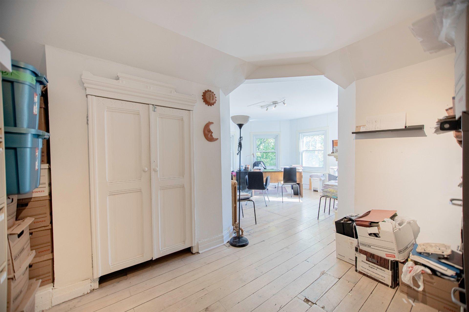 









3500


Av. Laval

,
Montréal (Le Plateau-Mont-Royal),




QC
H2X3C8

