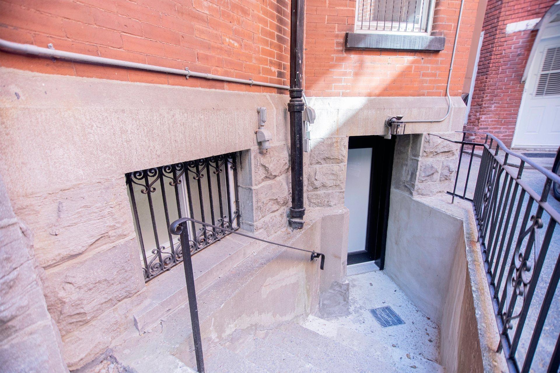 









3500


Av. Laval

,
Montréal (Le Plateau-Mont-Royal),




QC
H2X3C8

