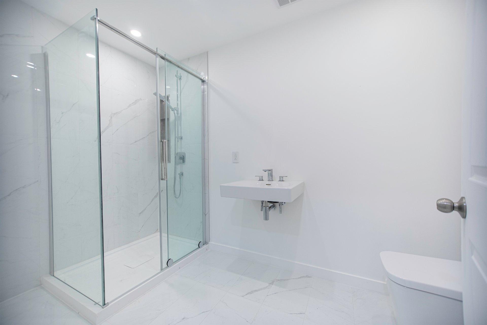 









3500


Av. Laval

,
Montréal (Le Plateau-Mont-Royal),




QC
H2X3C8

