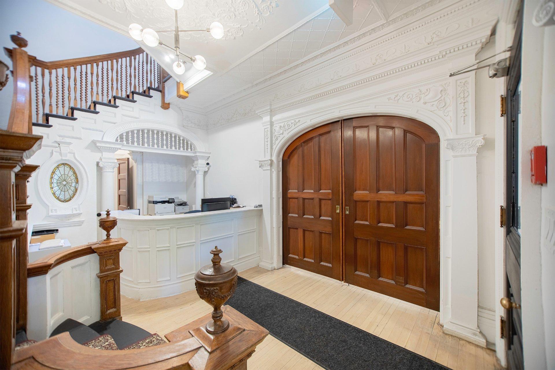 









3500


Av. Laval

,
Montréal (Le Plateau-Mont-Royal),




QC
H2X3C8

