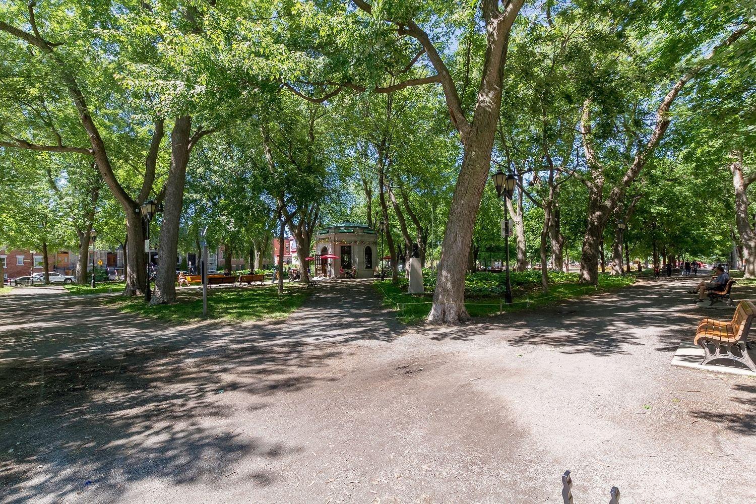 









3500


Av. Laval

,
Montréal (Le Plateau-Mont-Royal),




QC
H2X3C8


