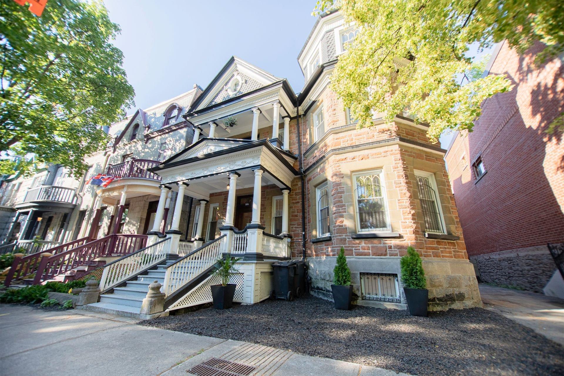 









3500


Av. Laval

,
Montréal (Le Plateau-Mont-Royal),




QC
H2X3C8

