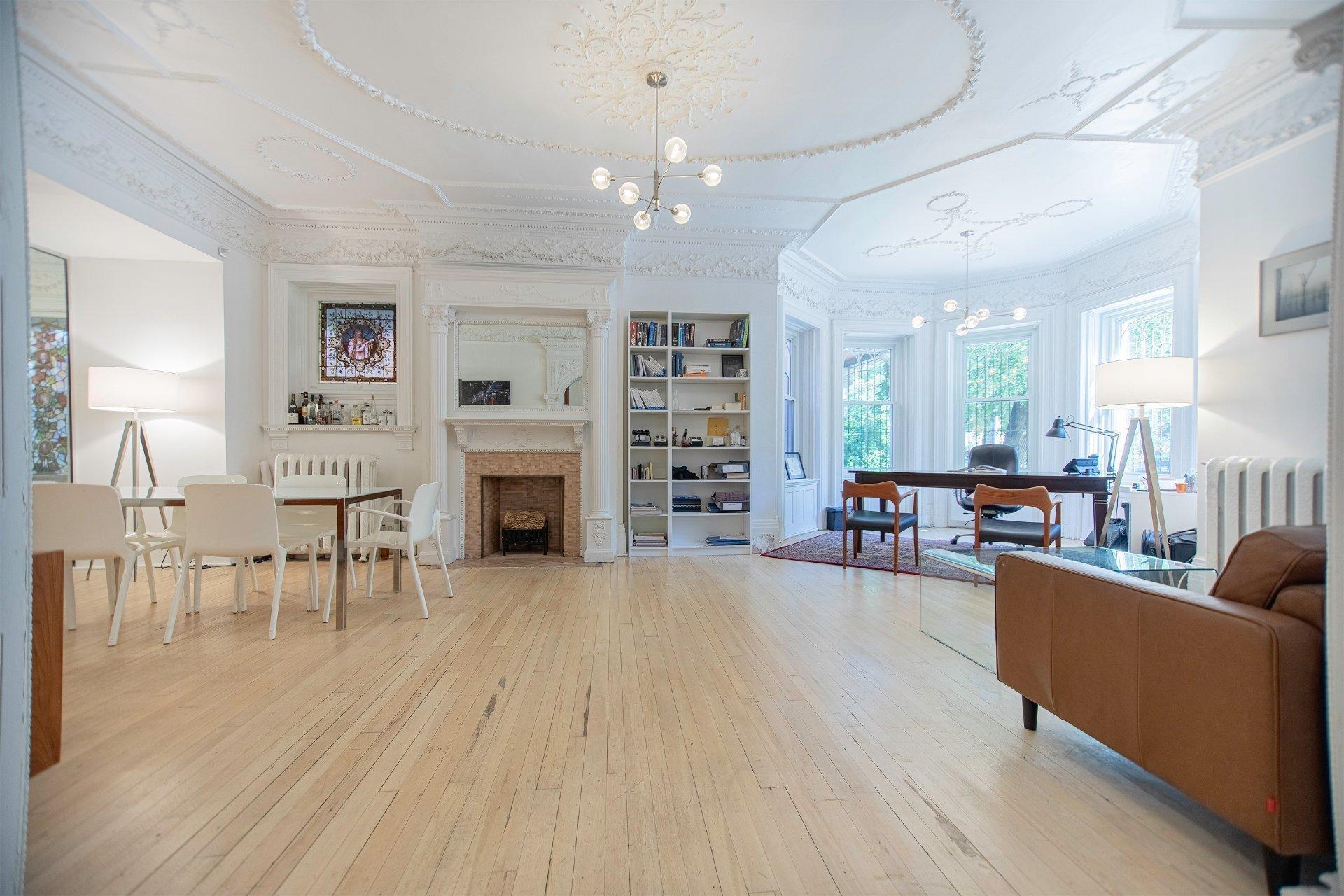 









3500


Av. Laval

,
Montréal (Le Plateau-Mont-Royal),




QC
H2X3C8

