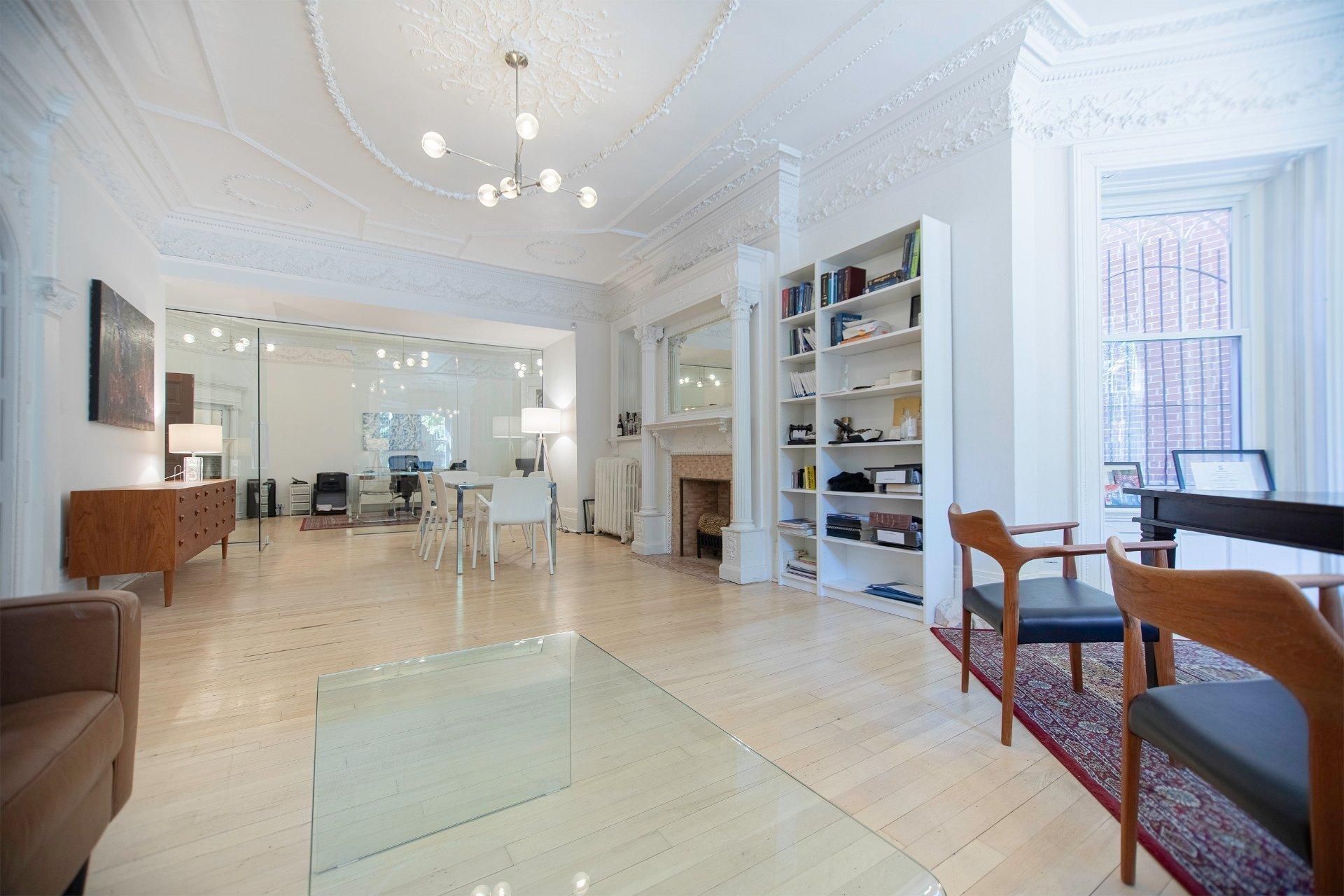 









3500


Av. Laval

,
Montréal (Le Plateau-Mont-Royal),




QC
H2X3C8

