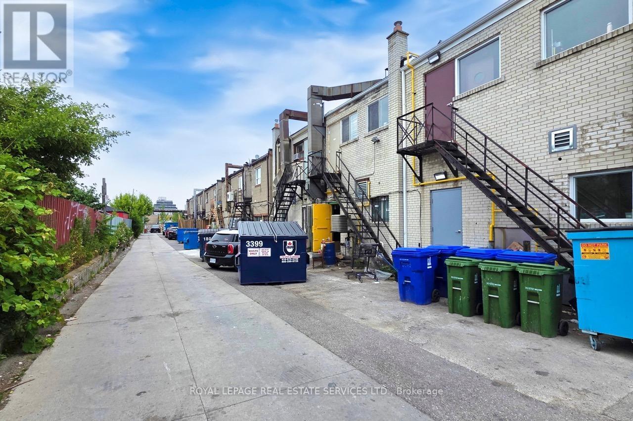 












1176 THE QUEENSWAY

,
Toronto,




Ontario
M8Z1R5


