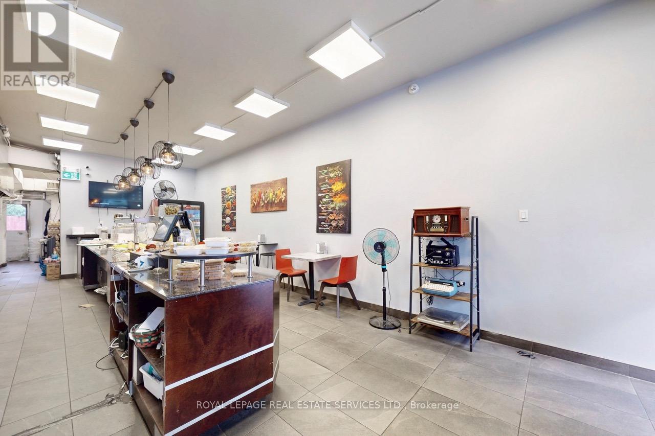 












1176 THE QUEENSWAY

,
Toronto,




Ontario
M8Z1R5

