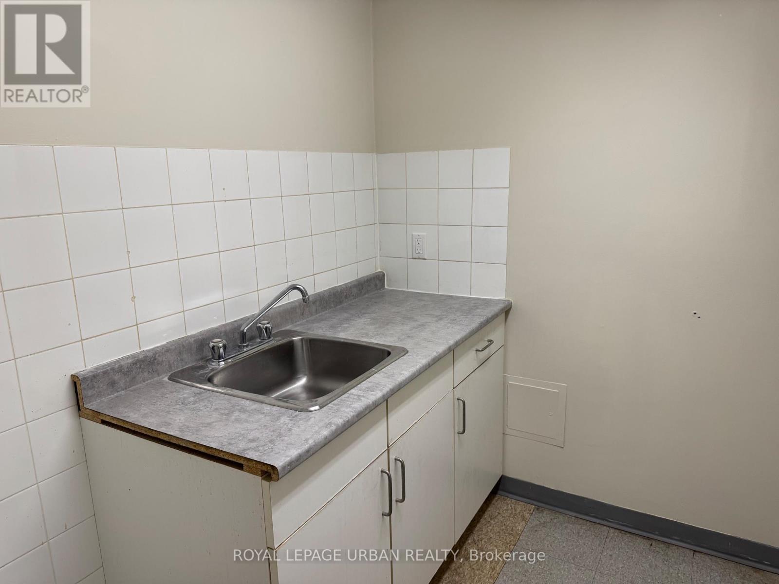 












1 B - 985 COXWELL AVENUE

,
Toronto,




Ontario
M4C3G4

