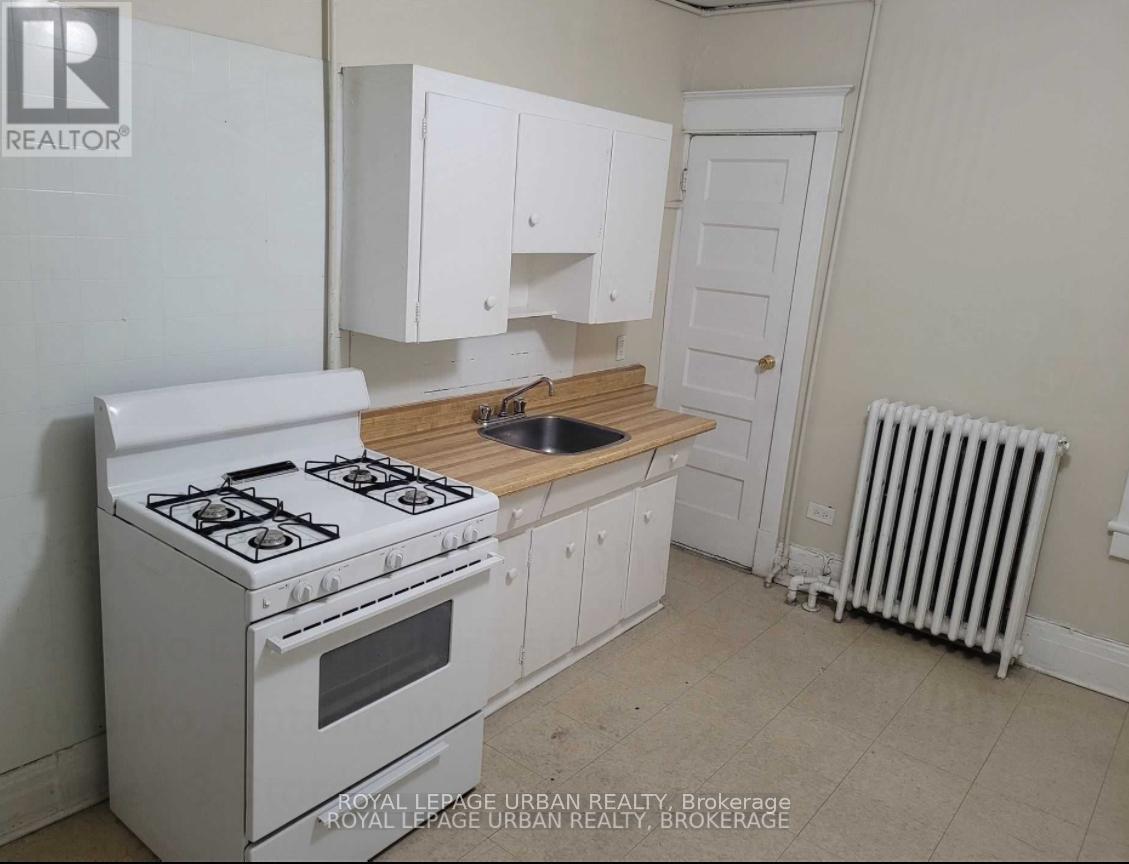 












2ND FLOOR - 919 CARLAW AVENUE

,
Toronto,




Ontario
M4K3L5

