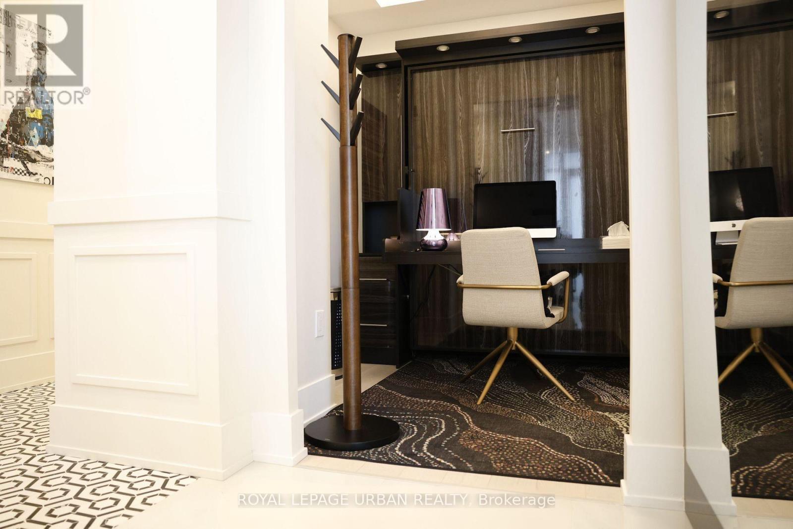 












LPH8 - 1 YORKVILLE AVENUE

,
Toronto,




Ontario
M4W1L1

