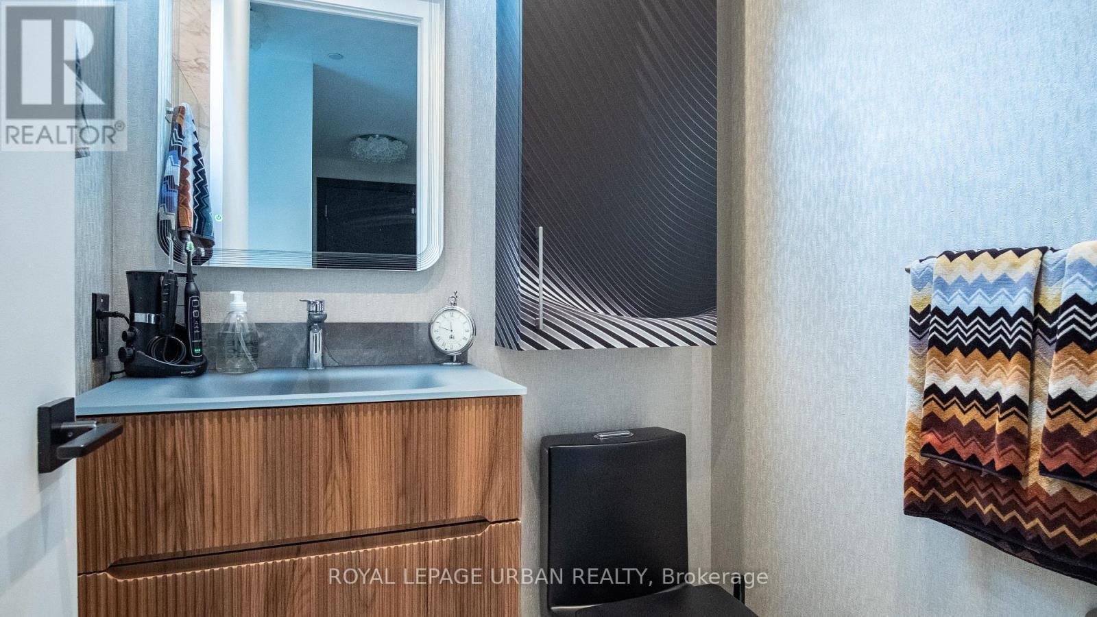 












LPH8 - 1 YORKVILLE AVENUE

,
Toronto,




Ontario
M4W1L1

