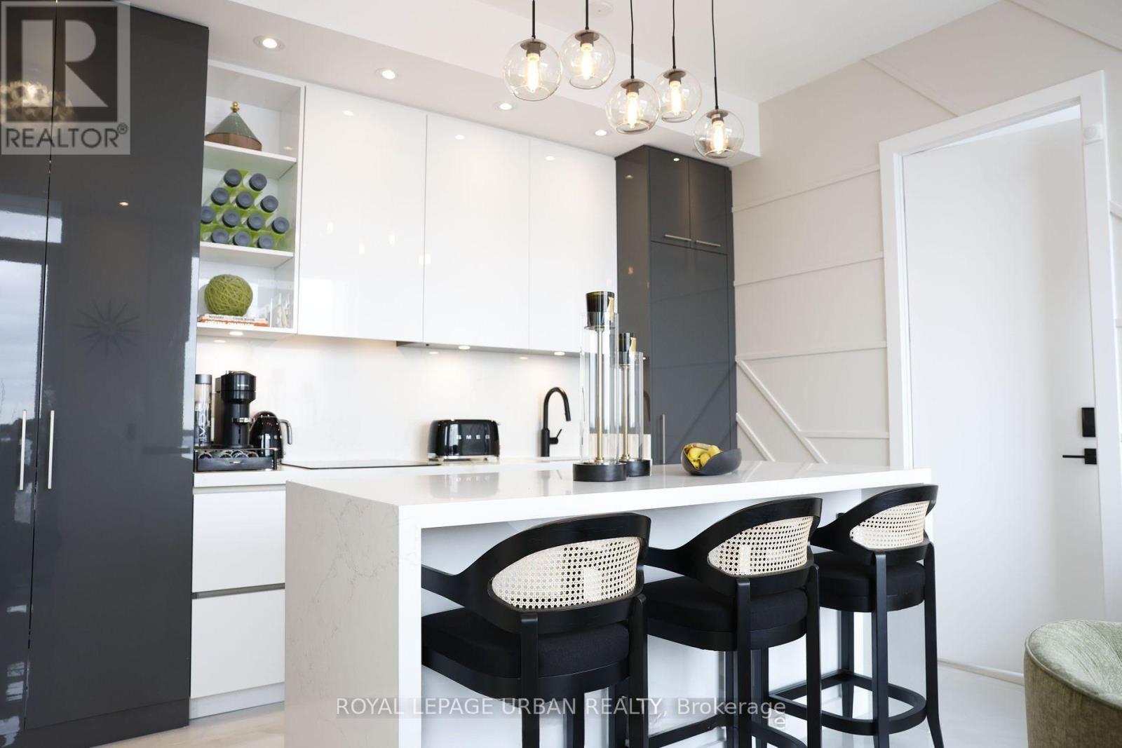 












LPH8 - 1 YORKVILLE AVENUE

,
Toronto,




Ontario
M4W1L1

