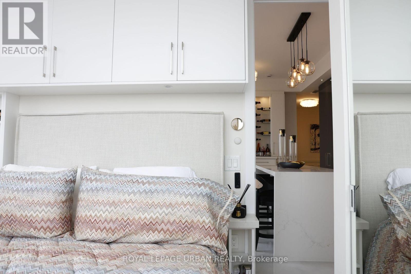 












LPH8 - 1 YORKVILLE AVENUE

,
Toronto,




Ontario
M4W1L1

