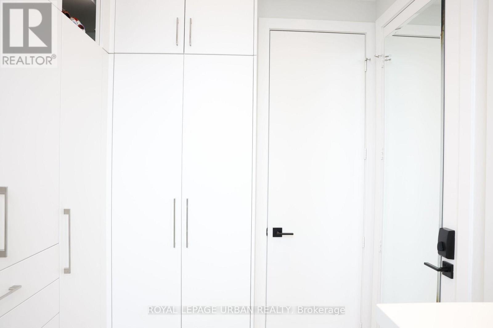 












LPH8 - 1 YORKVILLE AVENUE

,
Toronto,




Ontario
M4W1L1

