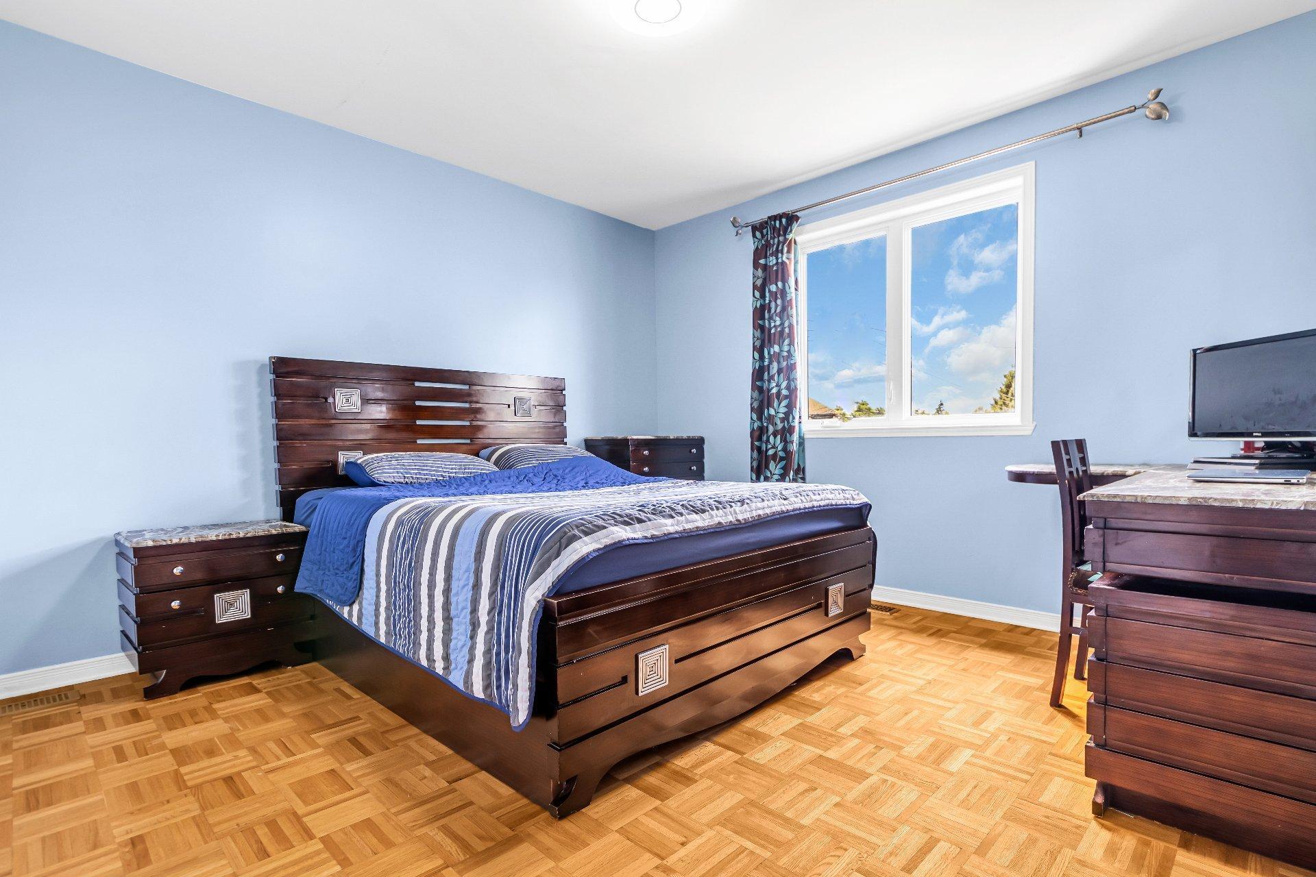 









5018


Rue Périard

,
Montréal (Pierrefonds-Roxboro),




QC
H9J4E2

