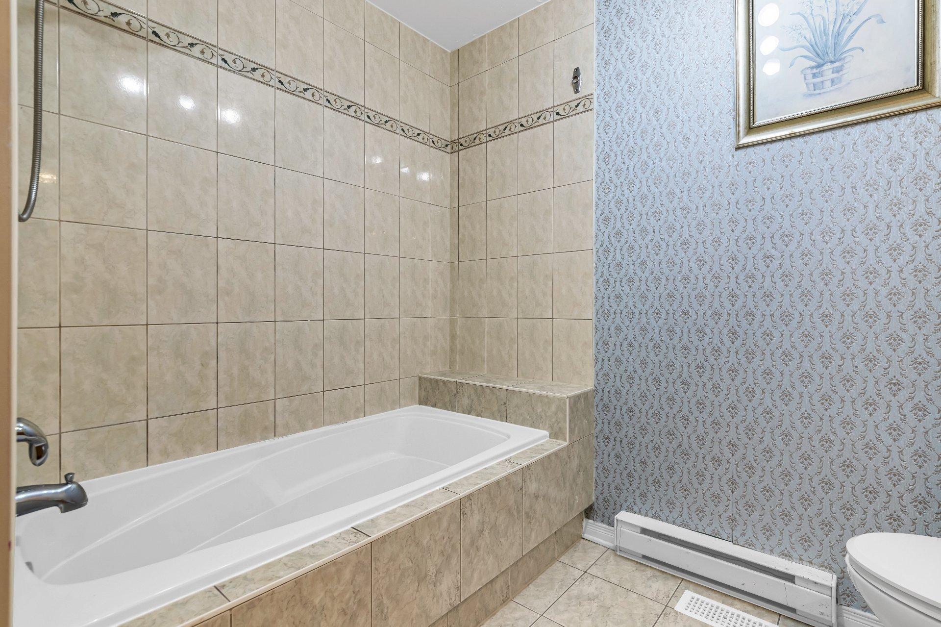 









5018


Rue Périard

,
Montréal (Pierrefonds-Roxboro),




QC
H9J4E2

