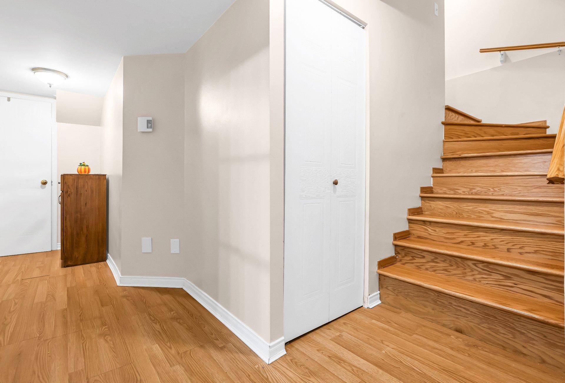 









5018


Rue Périard

,
Montréal (Pierrefonds-Roxboro),




QC
H9J4E2

