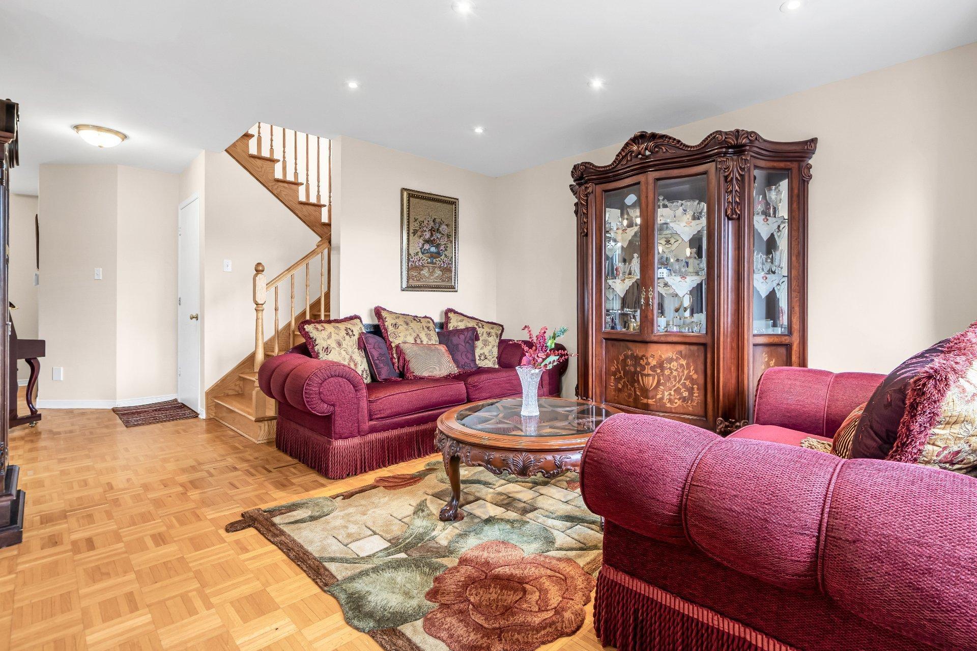 









5018


Rue Périard

,
Montréal (Pierrefonds-Roxboro),




QC
H9J4E2

