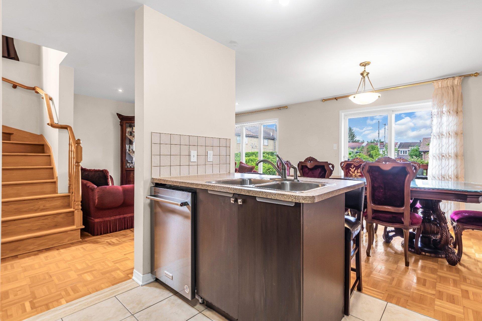









5018


Rue Périard

,
Montréal (Pierrefonds-Roxboro),




QC
H9J4E2

