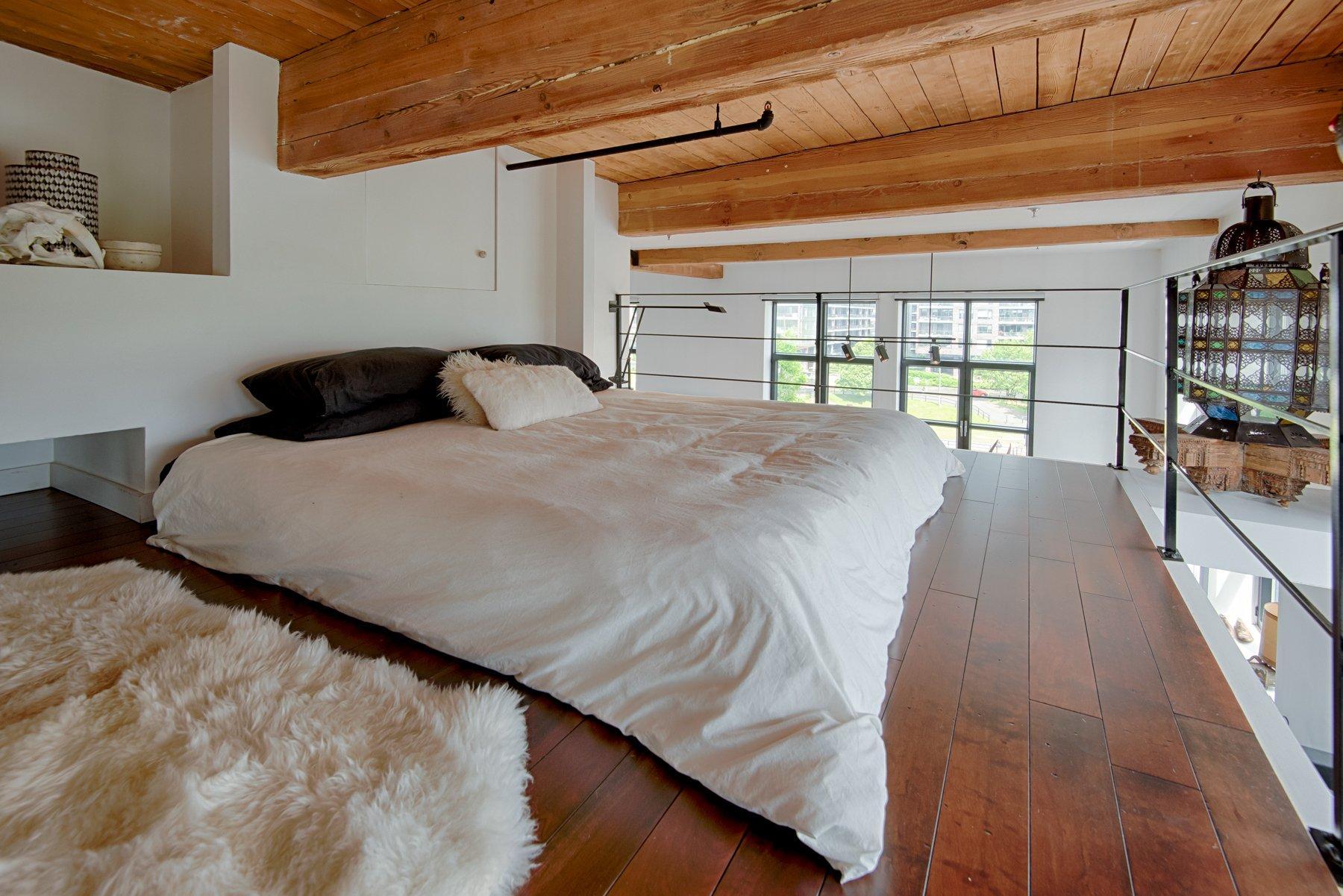 









1790


Rue du Canal

, 404,
Montréal (Le Sud-Ouest),




QC
H3K3E6

