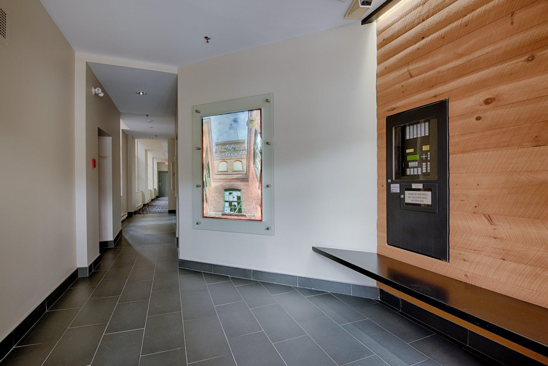 









1790


Rue du Canal

, 404,
Montréal (Le Sud-Ouest),




QC
H3K3E6

