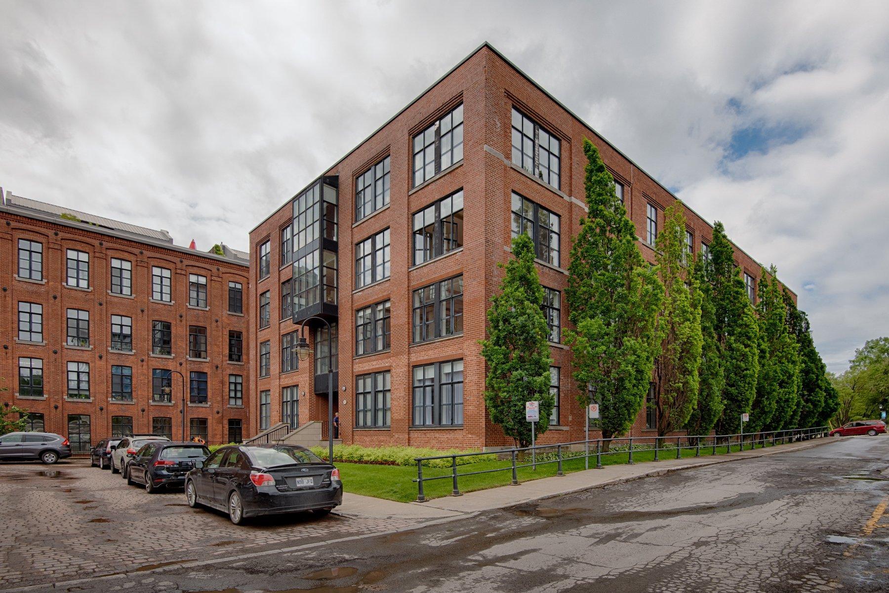 









1790


Rue du Canal

, 404,
Montréal (Le Sud-Ouest),




QC
H3K3E6

