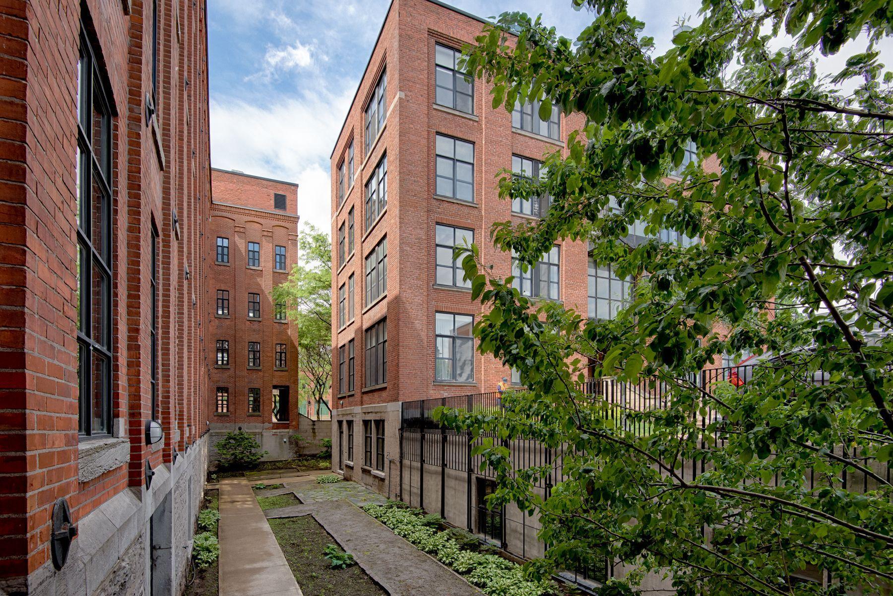 









1790


Rue du Canal

, 404,
Montréal (Le Sud-Ouest),




QC
H3K3E6

