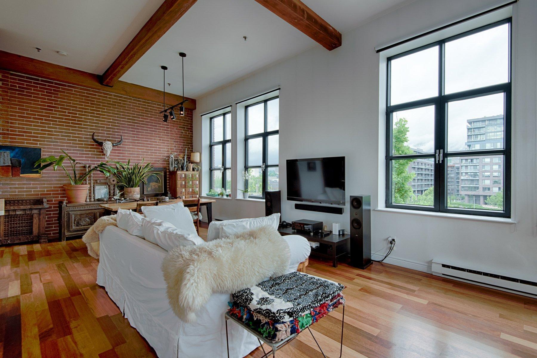 









1790


Rue du Canal

, 404,
Montréal (Le Sud-Ouest),




QC
H3K3E6

