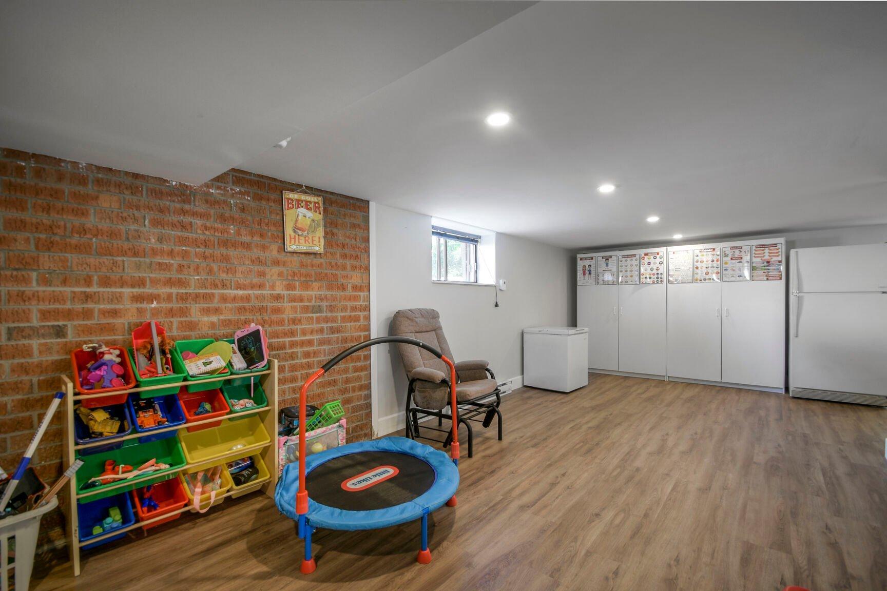 









26


2e Avenue N.

,
Montréal (Pierrefonds-Roxboro),




QC
H8Y2L2


