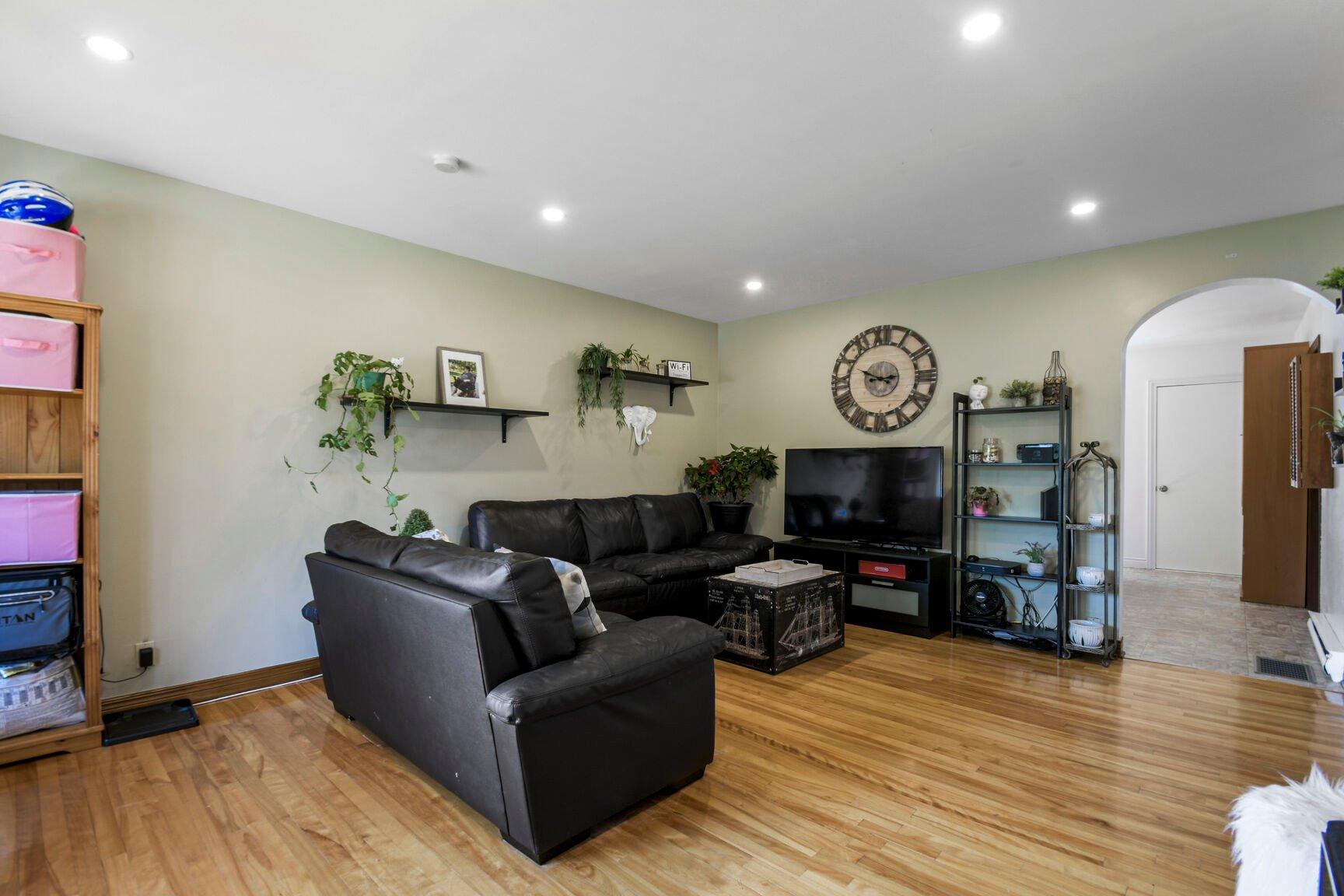 









26


2e Avenue N.

,
Montréal (Pierrefonds-Roxboro),




QC
H8Y2L2

