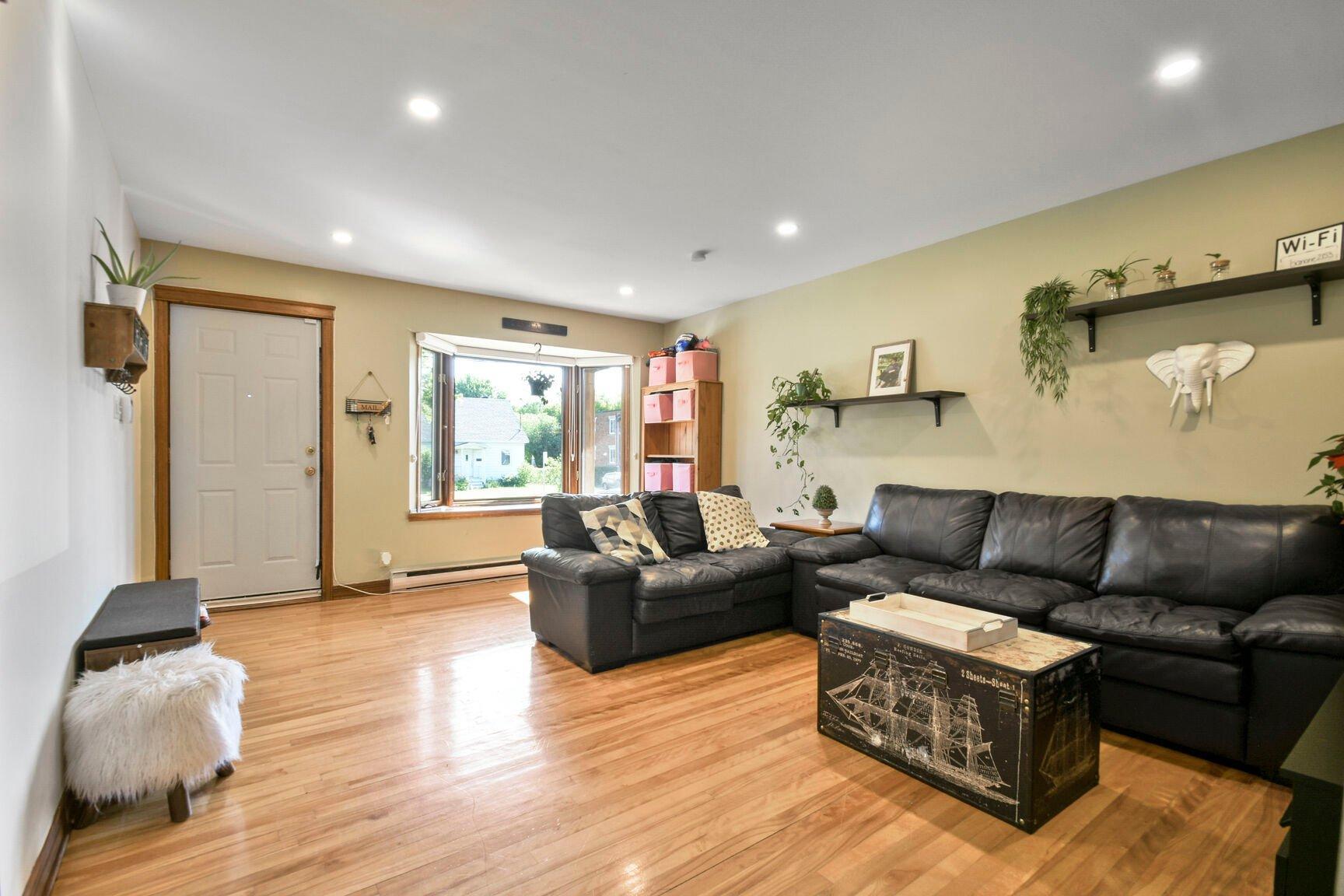 









26


2e Avenue N.

,
Montréal (Pierrefonds-Roxboro),




QC
H8Y2L2

