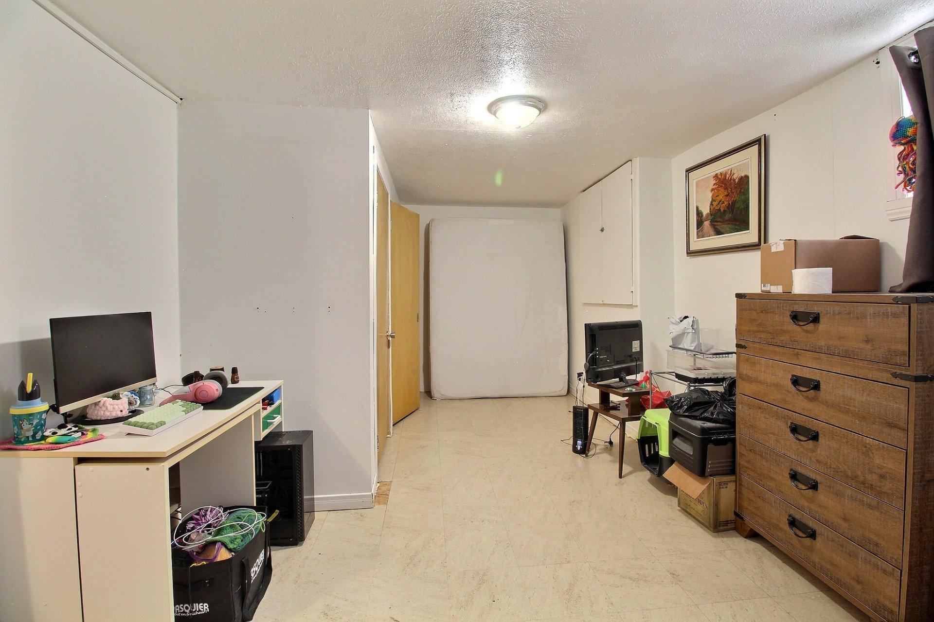 









1571

 - 1575


Rue Denault

,
Sherbrooke (Fleurimont),




QC
J1H2R1

