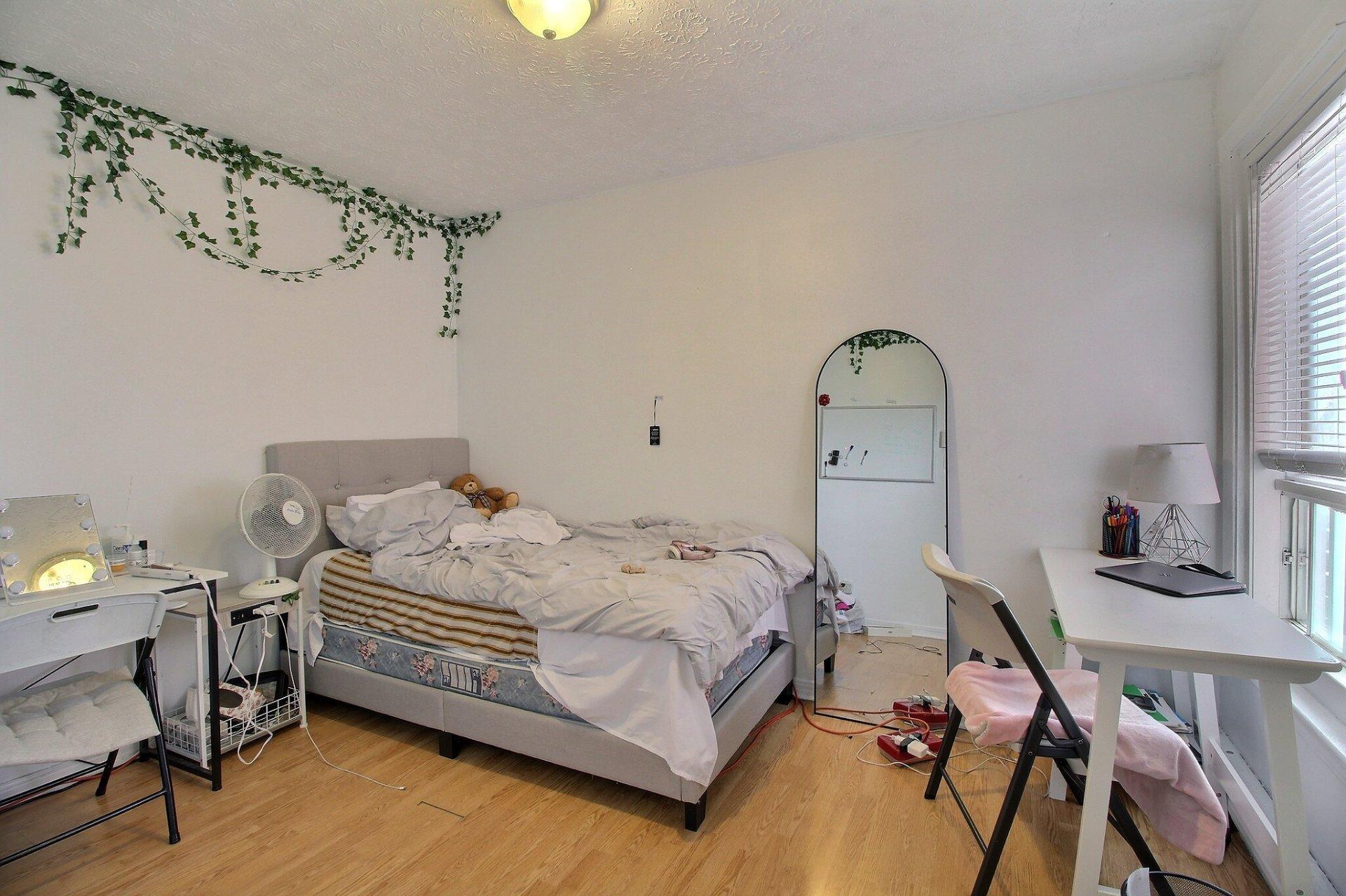 









1571

 - 1575


Rue Denault

,
Sherbrooke (Fleurimont),




QC
J1H2R1

