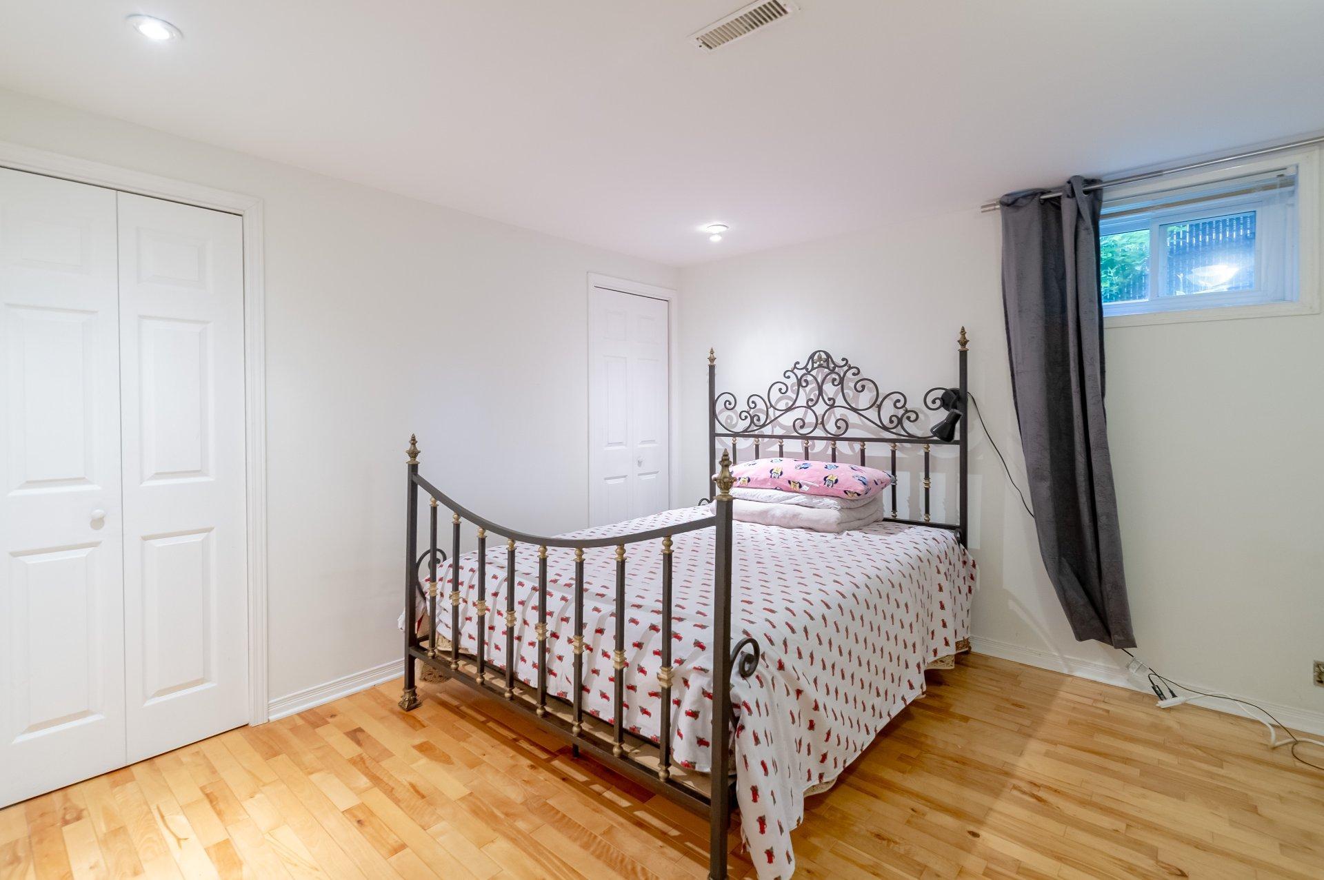 









990


Rue Renoir

,
Brossard,




QC
J4X2G9

