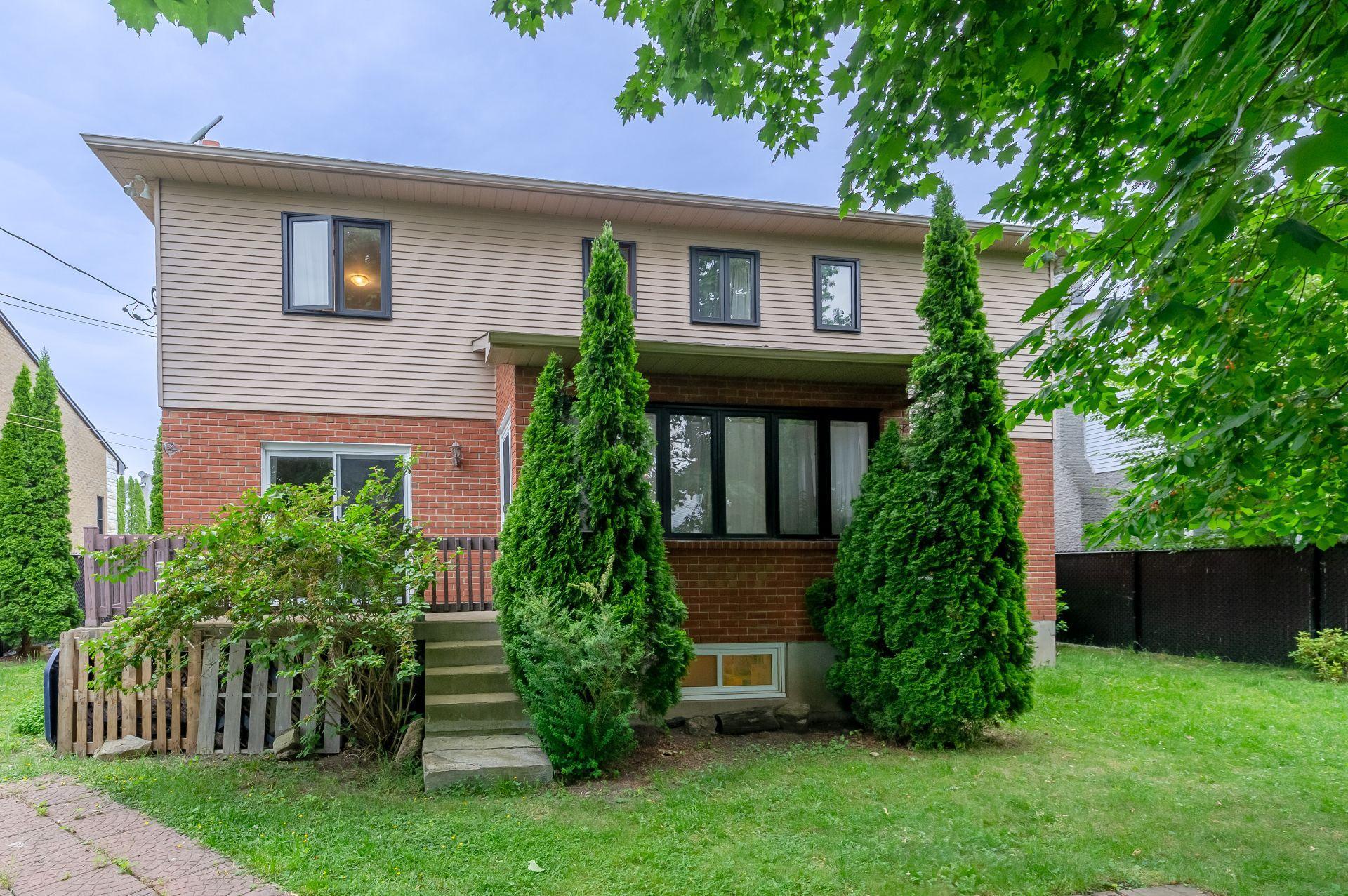 









990


Rue Renoir

,
Brossard,




QC
J4X2G9

