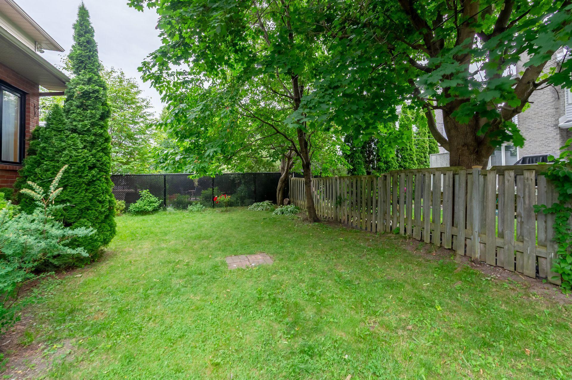 









990


Rue Renoir

,
Brossard,




QC
J4X2G9

