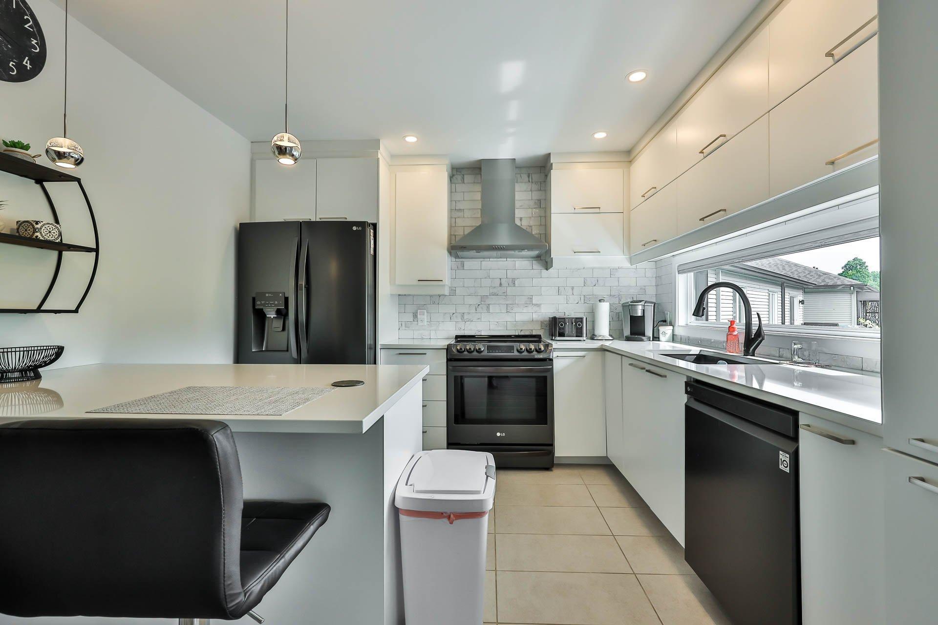 









139


Rue Alexandre-Rodrigue

,
Gatineau (Buckingham),




QC
J8L0Z2

