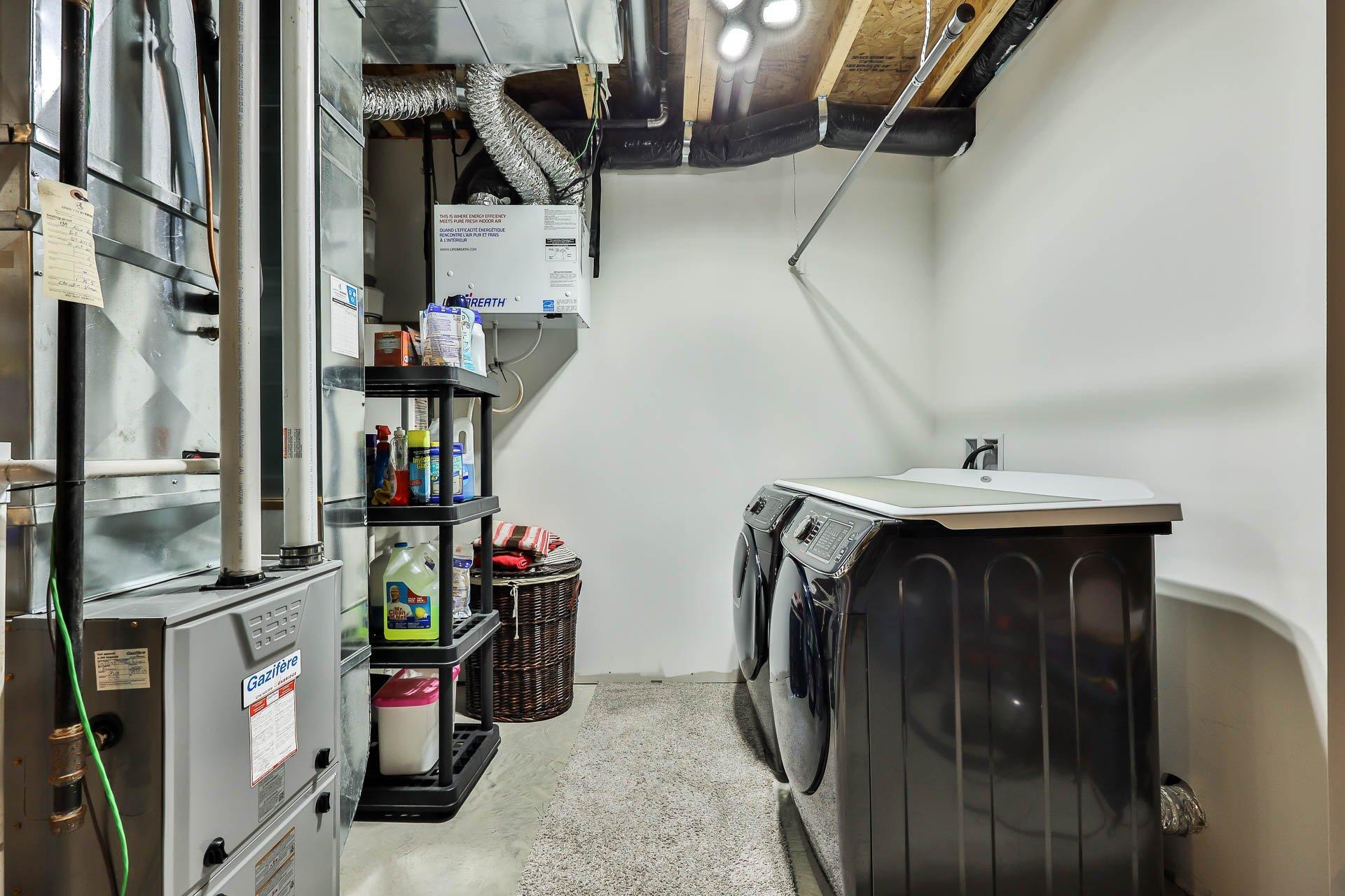 









139


Rue Alexandre-Rodrigue

,
Gatineau (Buckingham),




QC
J8L0Z2

