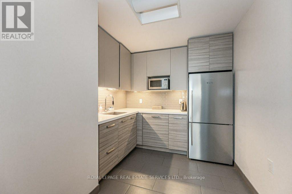 












1505 - 210 SIMCOE STREET

,
Toronto,




Ontario
M5T0A9

