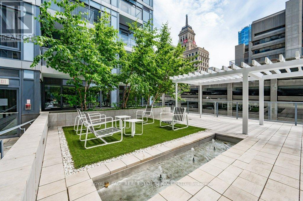 












1505 - 210 SIMCOE STREET

,
Toronto,




Ontario
M5T0A9

