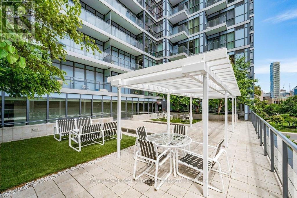 












1505 - 210 SIMCOE STREET

,
Toronto,




Ontario
M5T0A9

