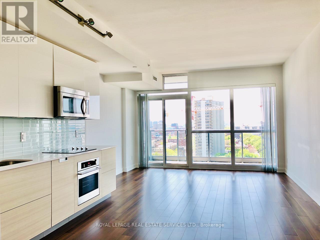 












1505 - 210 SIMCOE STREET

,
Toronto,




Ontario
M5T0A9

