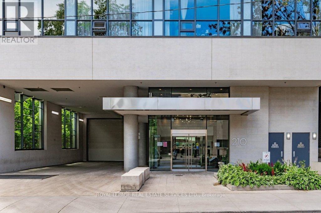 












1505 - 210 SIMCOE STREET

,
Toronto,




Ontario
M5T0A9

