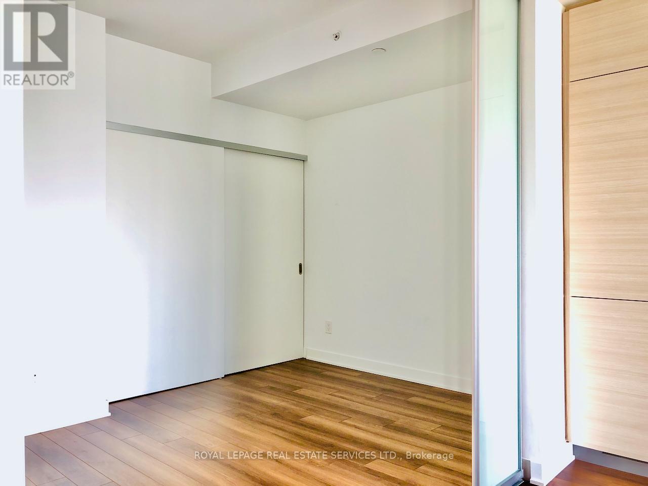 












1505 - 210 SIMCOE STREET

,
Toronto,




Ontario
M5T0A9

