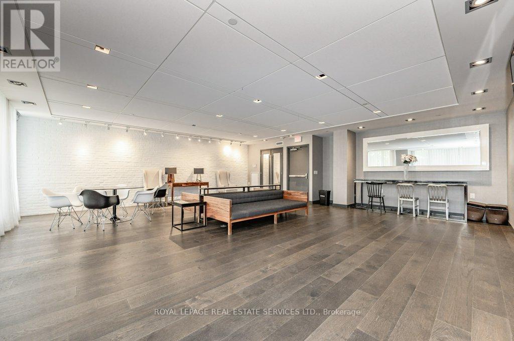 












1505 - 210 SIMCOE STREET

,
Toronto,




Ontario
M5T0A9

