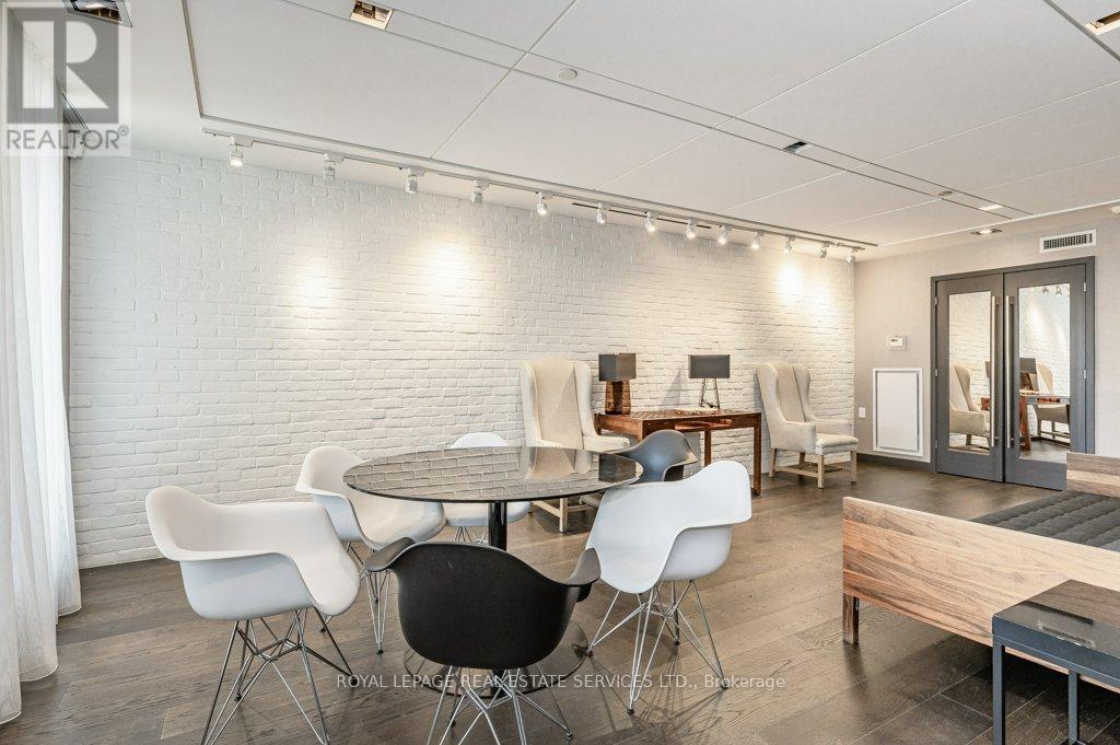 












1505 - 210 SIMCOE STREET

,
Toronto,




Ontario
M5T0A9

